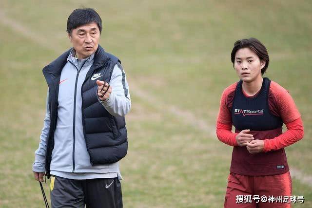 重庆公开赛首轮陈匡宇64杆领跑 周彦含并列第六